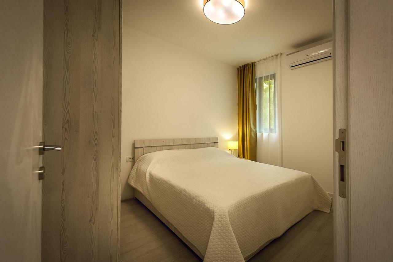 Adria Lux Apartmens 2 Sveti Stefan Ngoại thất bức ảnh